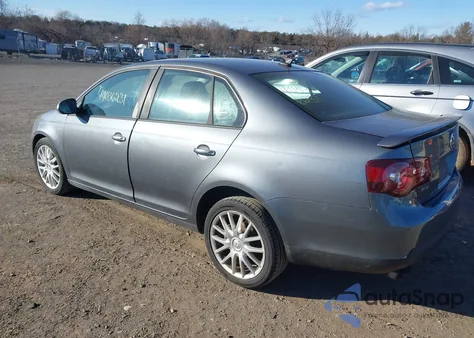 2008 Volkswagen Jetta Wolfsburg Edition z USA, uszkodzony, nr VIN 3VWRJ71K68M151556